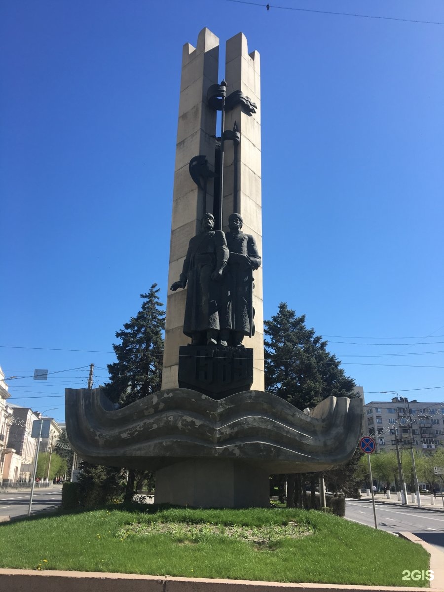 Волгоград царицынское. Памятник основателям Царицына-Волгограда. Царицын Сталинград Волгоград монумент. Памятник отцам-основателям города Волгоград. Волгоград памятник основателям города.