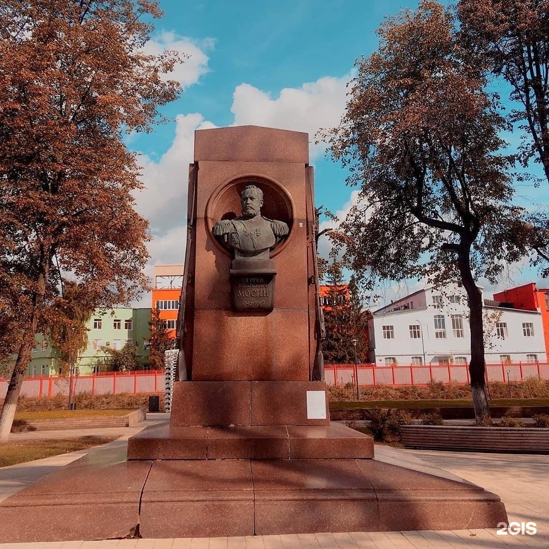 Мосин тула. Памятник Мосину в Туле. Мосин памятник в Туле. Памятник Трехлинейке Мосина Тула. Памятник Мосину в Тульской области.