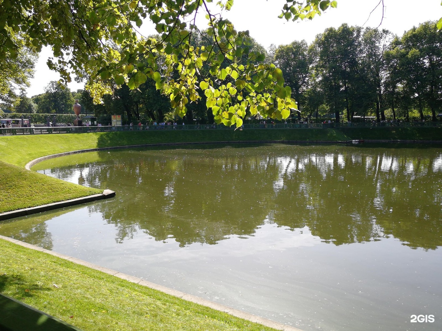 Водоемы спб. Карпиев пруд. Карпиев пруд л летнего сада. Пруды в Питере. Летний сад улица пруд.