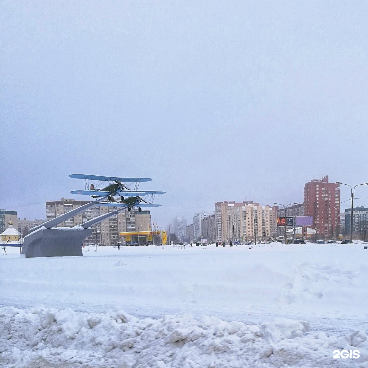 Мо комендантский. Комендантский аэродром СПБ. Памятник авиаторам комендантского аэродрома, Санкт-Петербург. Памятник авиаторам комендантского аэродрома. Комендантский аэродром Ленинград.