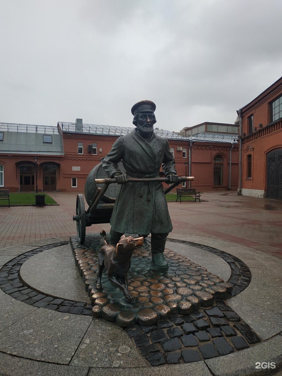 Водовозов спб. Памятник водовозу в Санкт-Петербурге. Памятник петербургскому водовозу. Петербургский водовоз в Санкт-Петербурге. Памятник водовозу в Кронштадте.