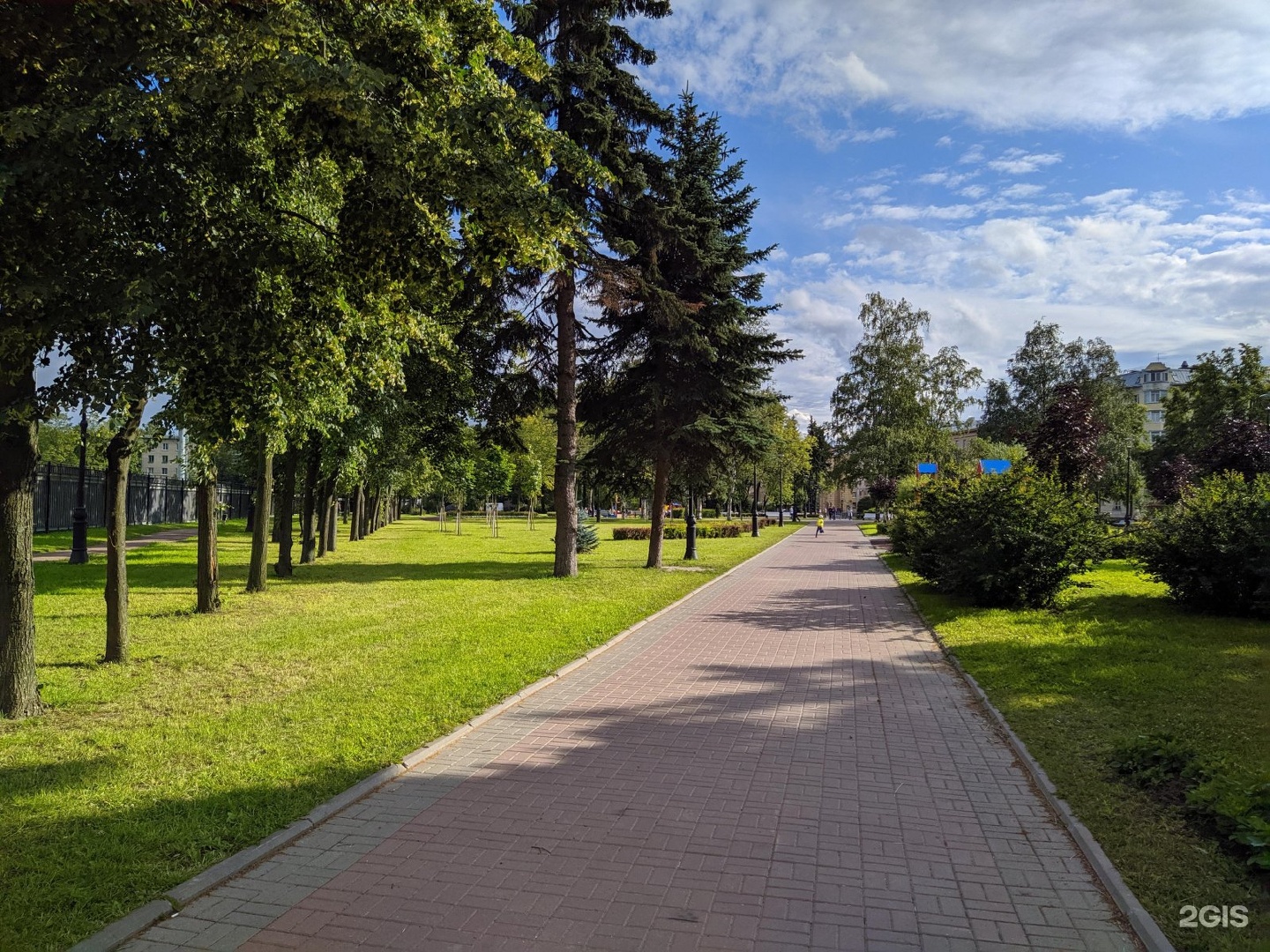 Сквер 2. Георгиевский сквер СПБ. Георгиевский сквер Москва. Сквер Металлист СПБ. Дедовск Георгиевский сквер.