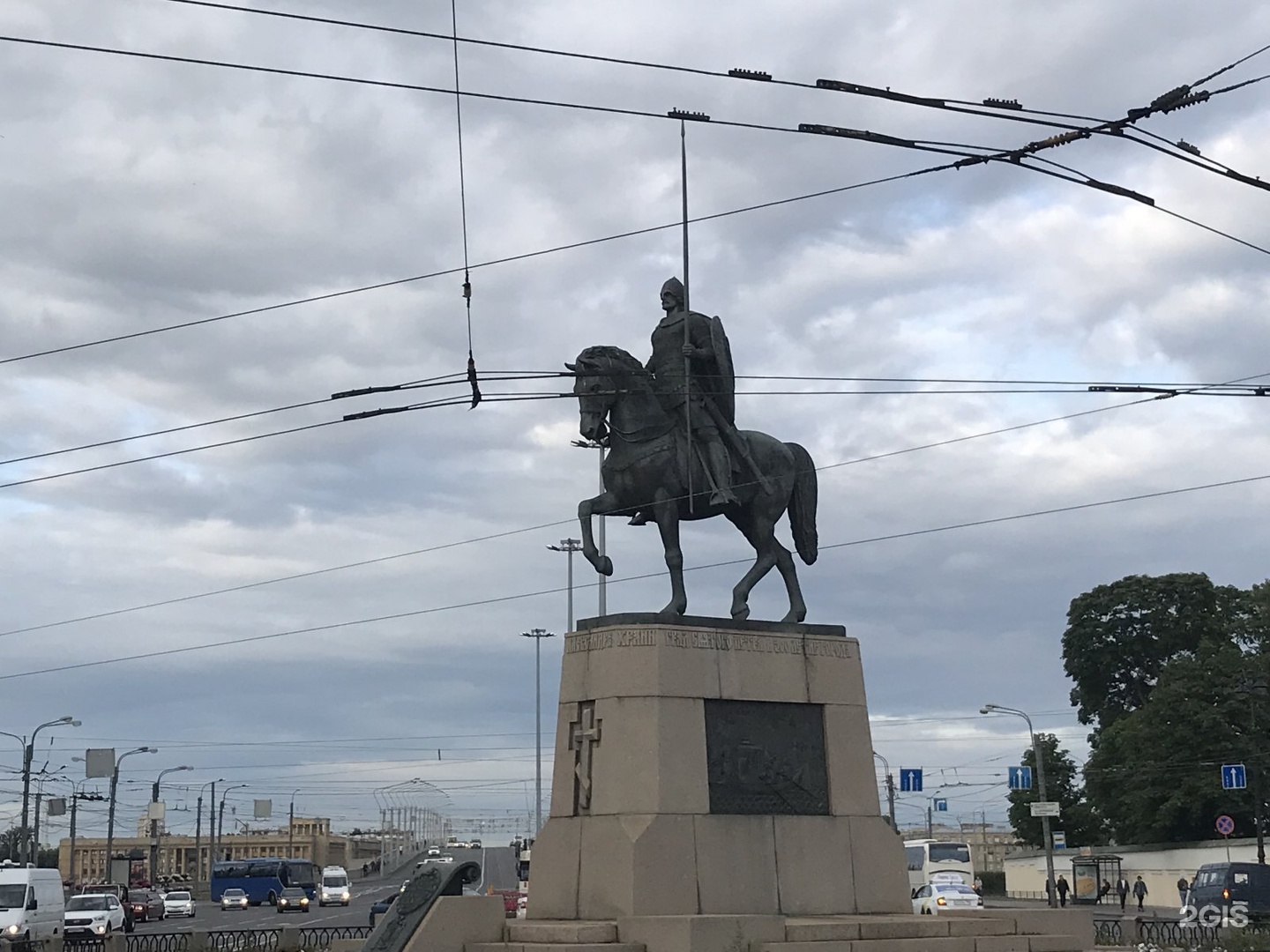 Памятники в невском районе. Памятник Невскому в Санкт-Петербурге. Памятник Невскому в Питере. Мелитополь памятник Невскому. Памятник Невскому в Мариуполе.