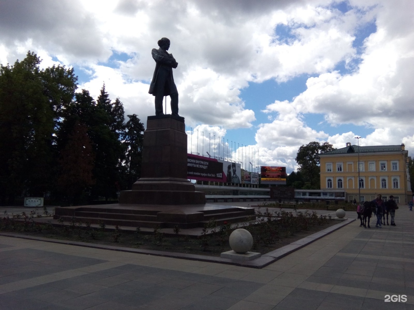 памятник чернышевскому в москве на покровке