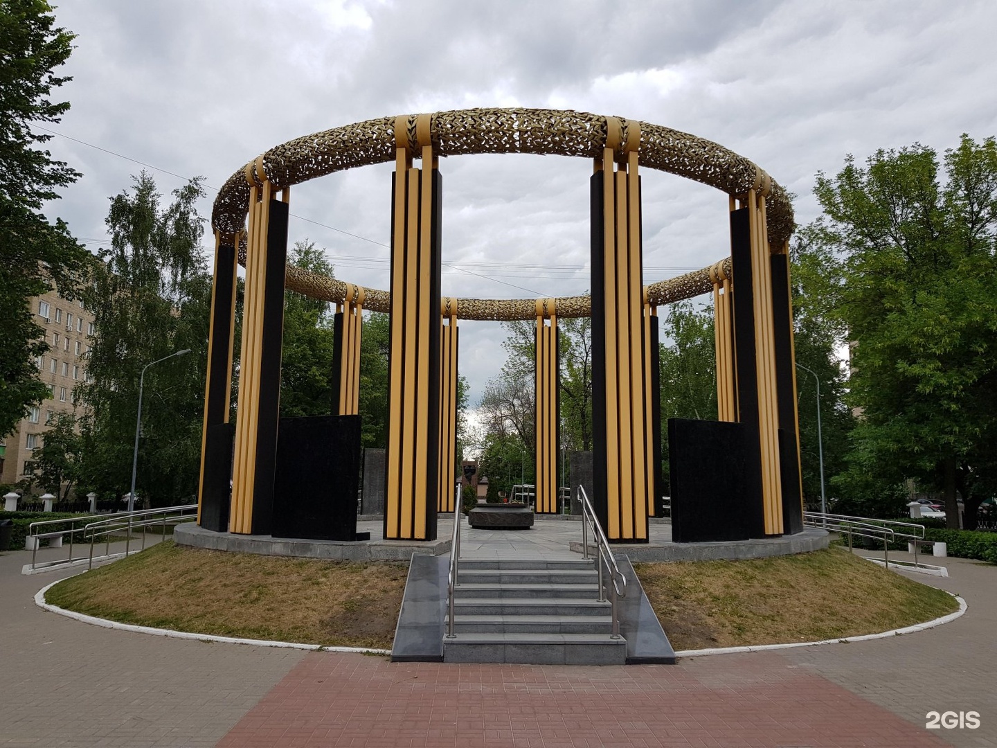 Мемориал локальным войнам. Мемориал павшим в локальных войнах Рязань. Мемориальный комплекс вечный огонь Рязань. Памятник погибшим в локальных войнах Рязань. Площадь Маргелова Рязань.