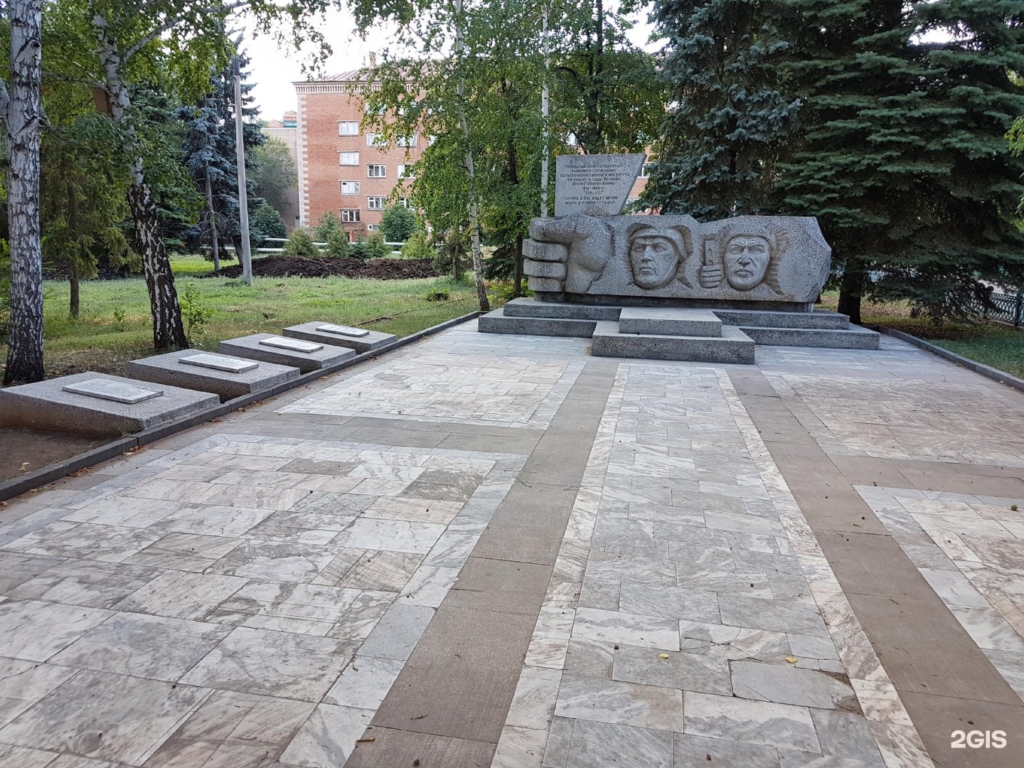 Памятник Челюскинцев Оренбург