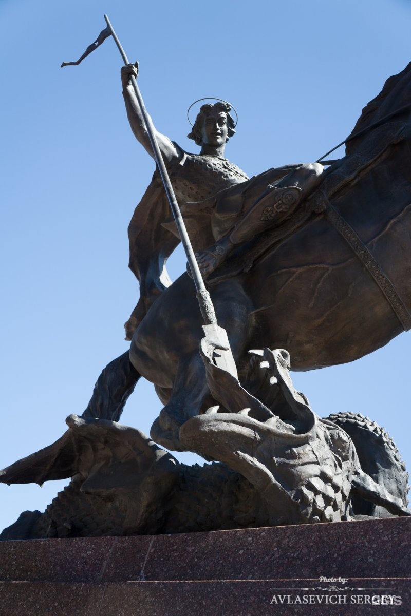 Памятник георгию победоносцу в москве фото