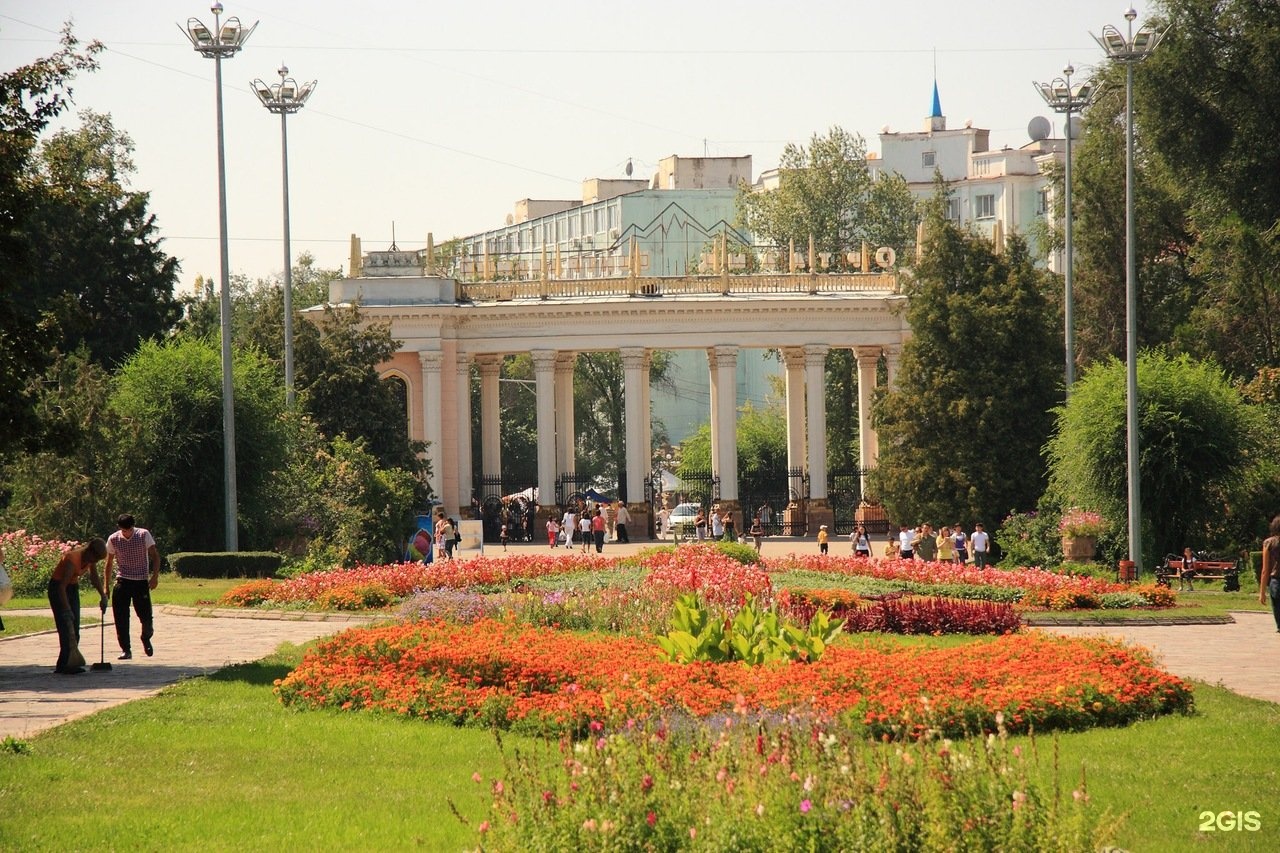 Парк имени Горького Алматы