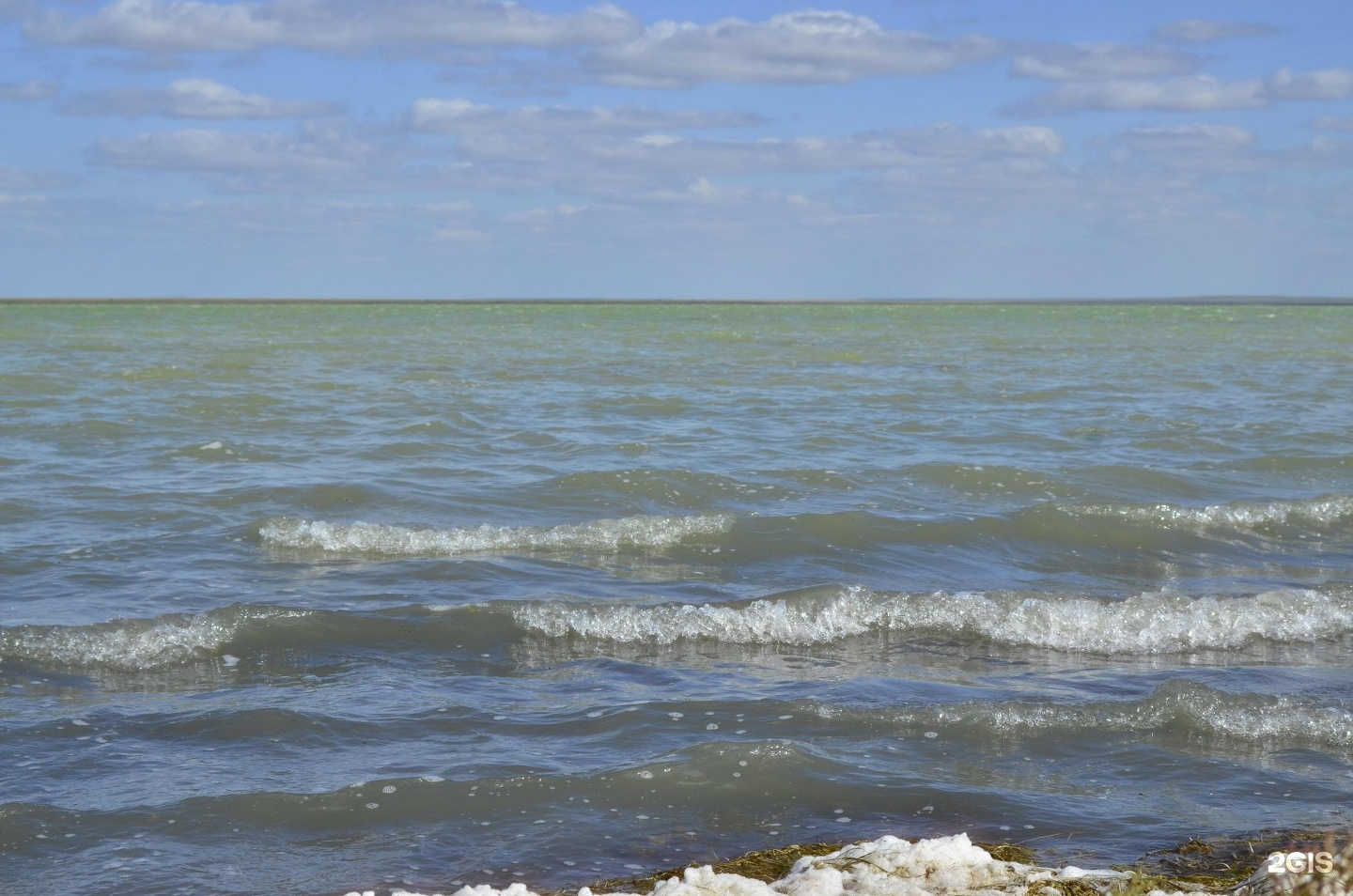 Жалтырколь. Арабатская стрелка Азовское море. Город у моря Азовского Геническ. Геническ море.