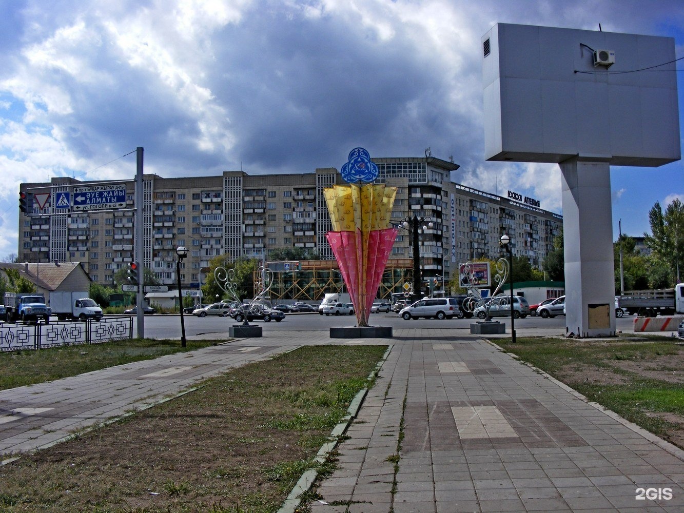 Улицы города караганды. Караганда Нуркена Абдирова 25. Караганда проспект Нуркена Абдирова. Карагандинская 25. Караганда проспект Нуркена Абдирова фото.