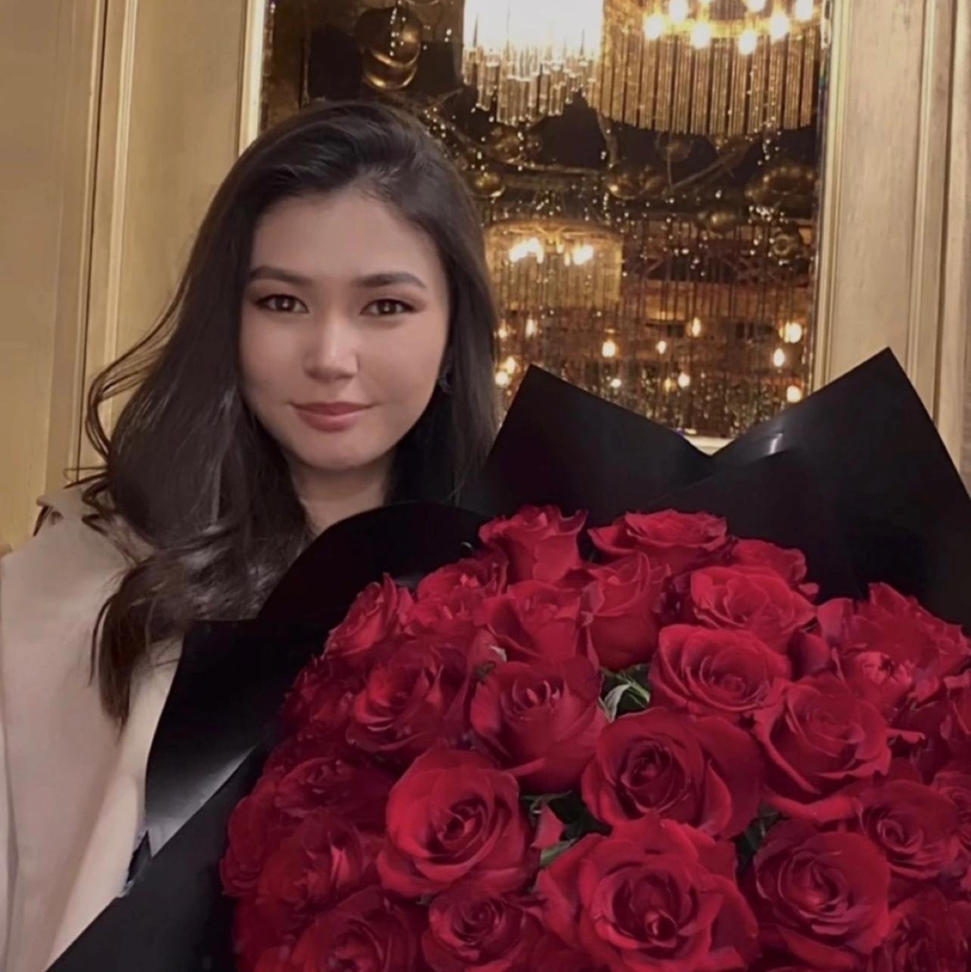 Мен жезөкше және шлюхамын, мені блять.