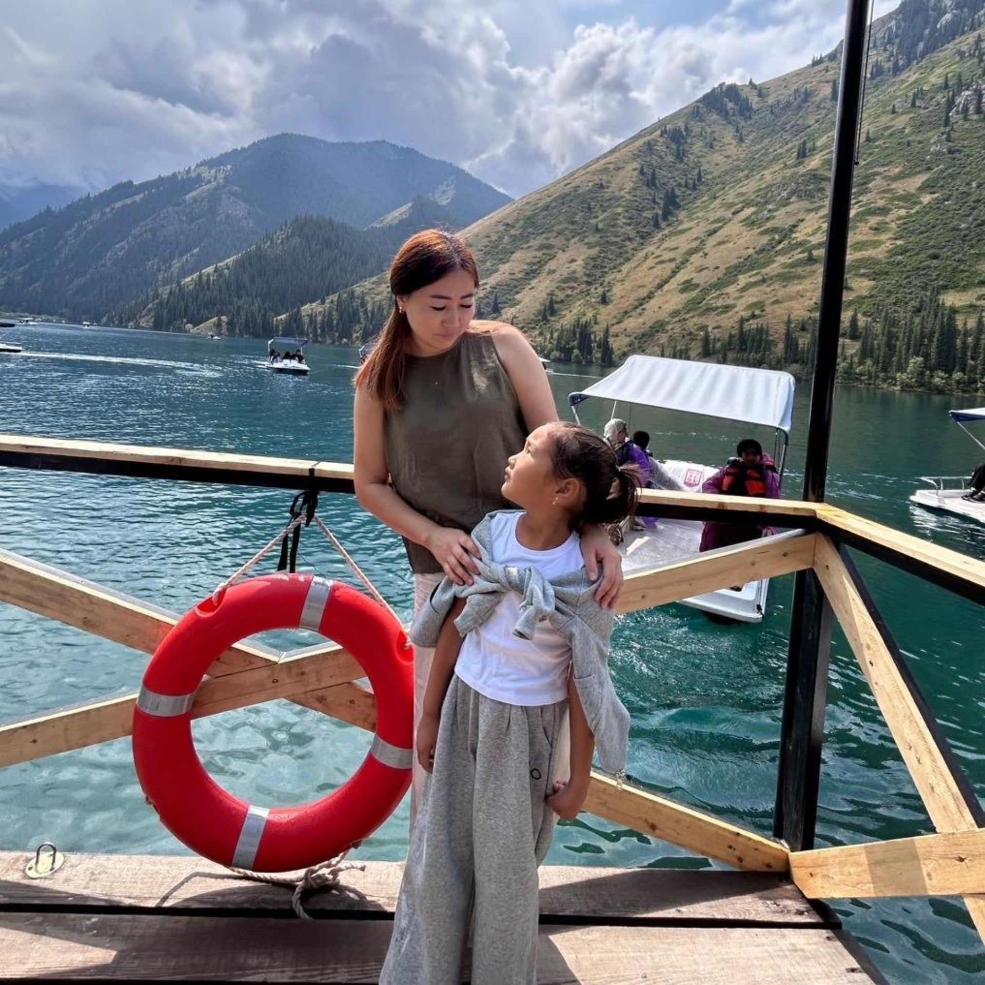 Қыздық туралы порно видео Қоғамдық көлікте жыныстық қатынас кезінде қыздар зәр шығарады