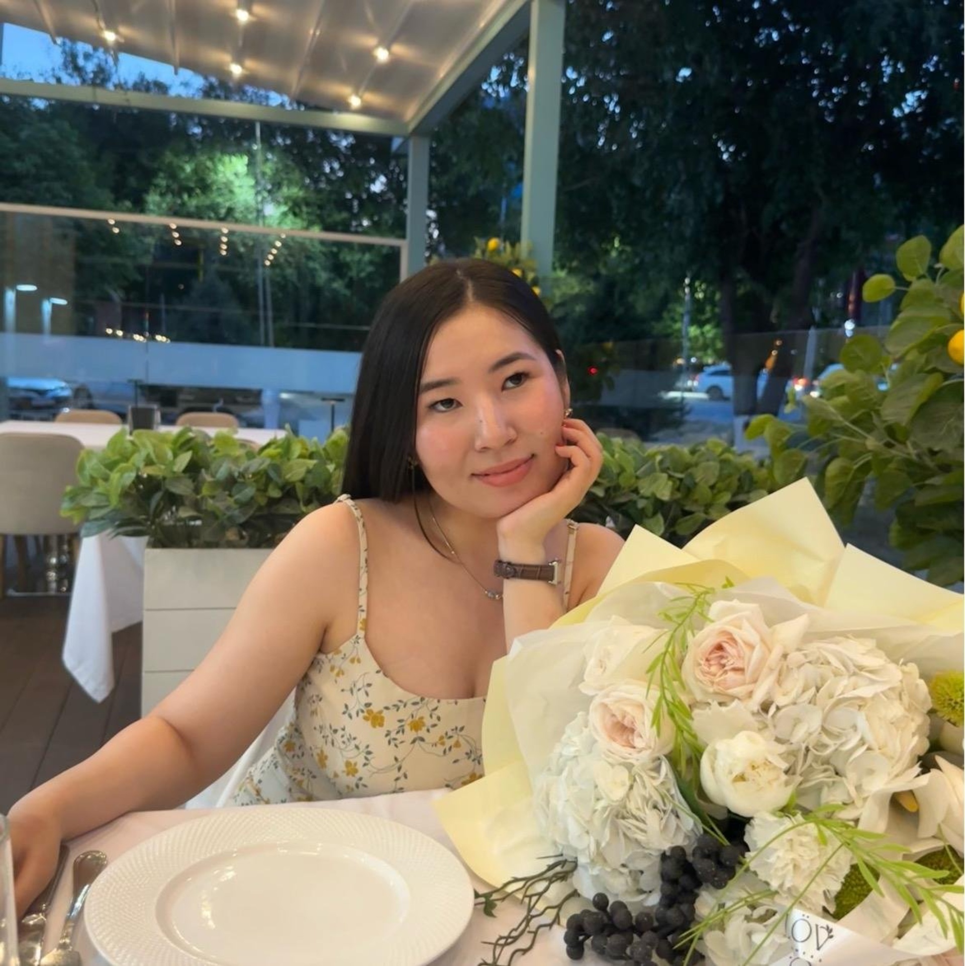 Келіп фотоға түсірді