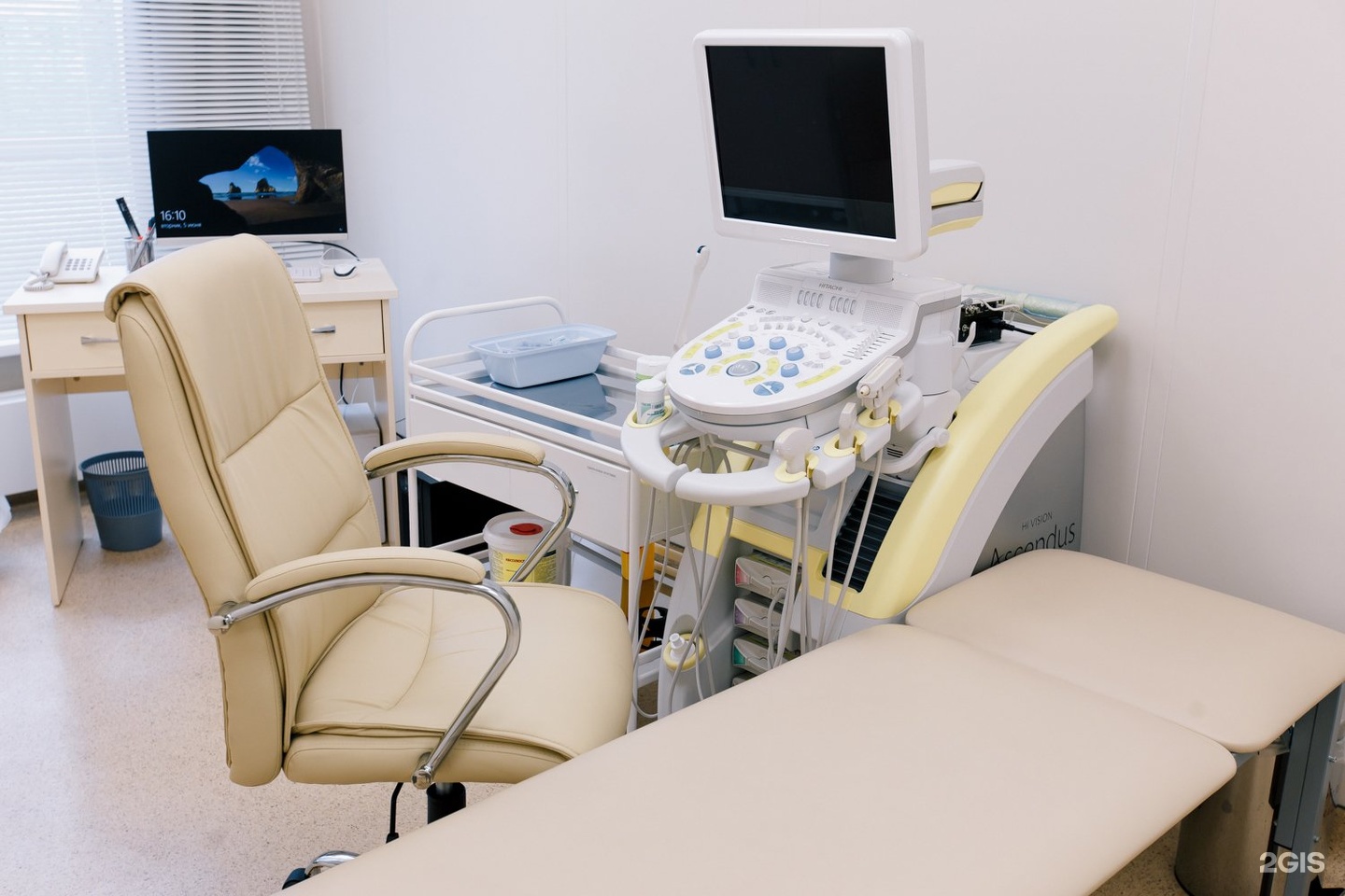 Күшті оргазмы бар әйелдердің қатысуымен BDSM порно