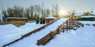 Великий Новгород: Глэмпинг ЮРЬЕВСКОЕ ПОДВОРЬЕ country club