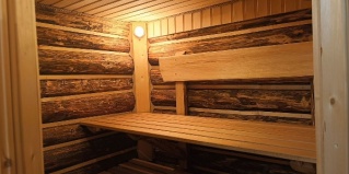 Полазна: Коттедж Домик с камином на склоне