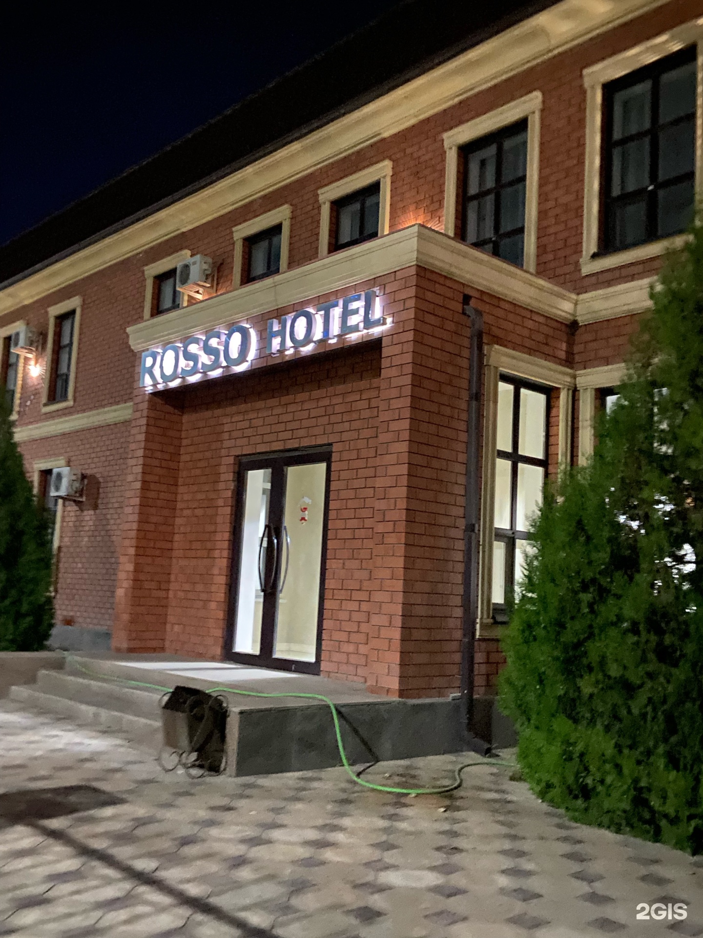 Rosso Hotel