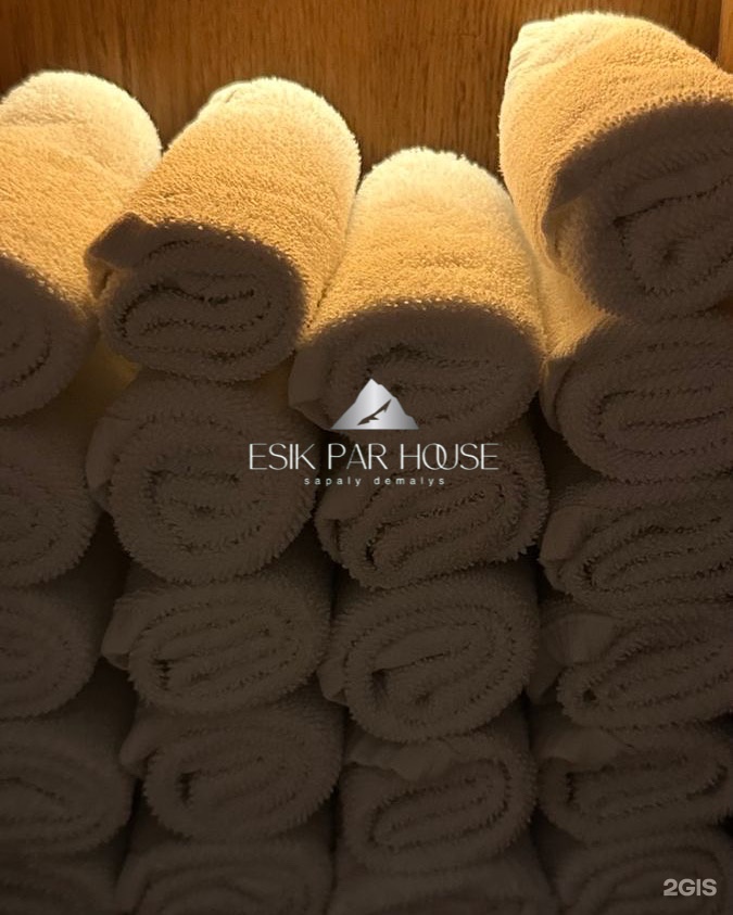 Esik Par House