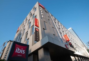 Отель İbis Hotel в Баку